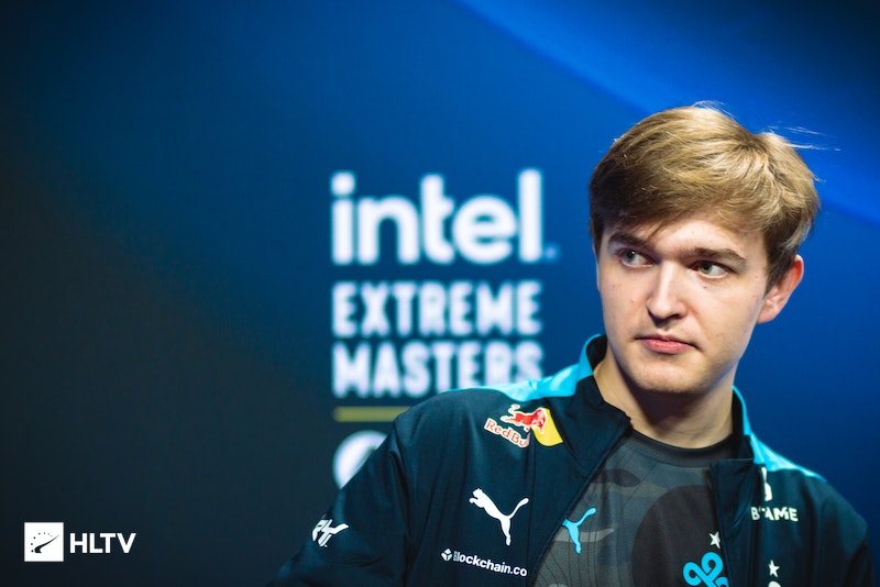 英雄联盟“克里斯关下门”的克里斯回归IG，马上就与超话粉丝互撕